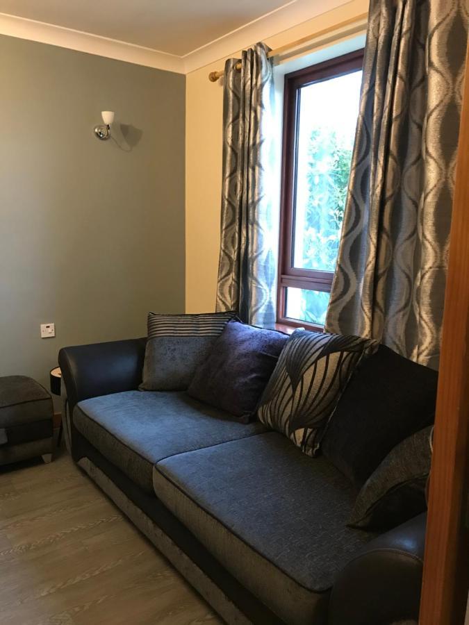 No 5 Newly Refurbished 4 Bedroom House Cononbridge Ngoại thất bức ảnh