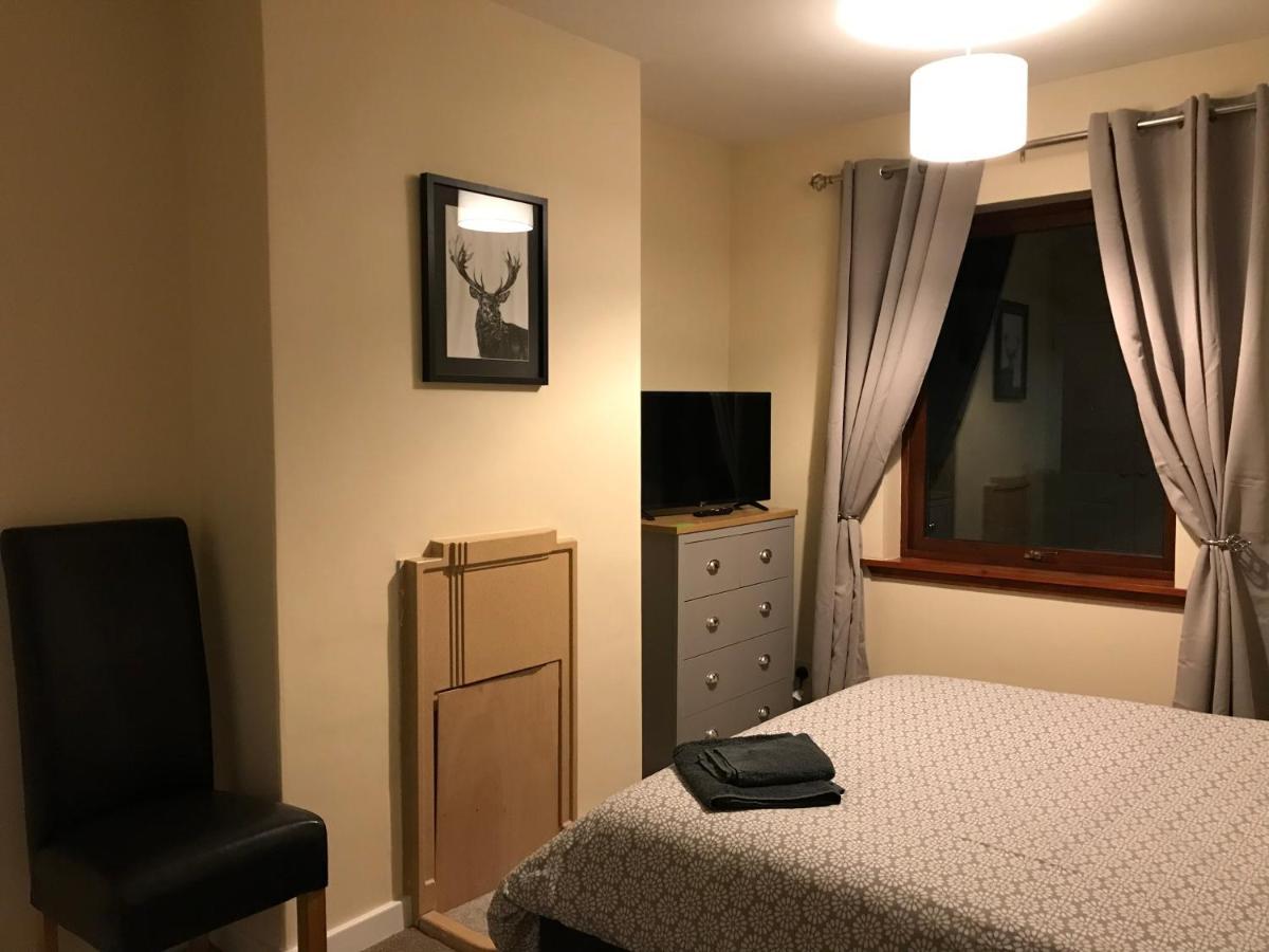 No 5 Newly Refurbished 4 Bedroom House Cononbridge Ngoại thất bức ảnh