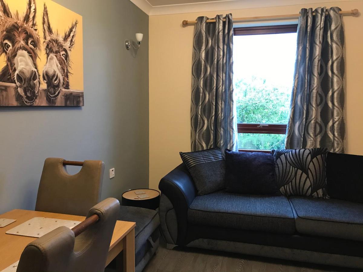 No 5 Newly Refurbished 4 Bedroom House Cononbridge Ngoại thất bức ảnh